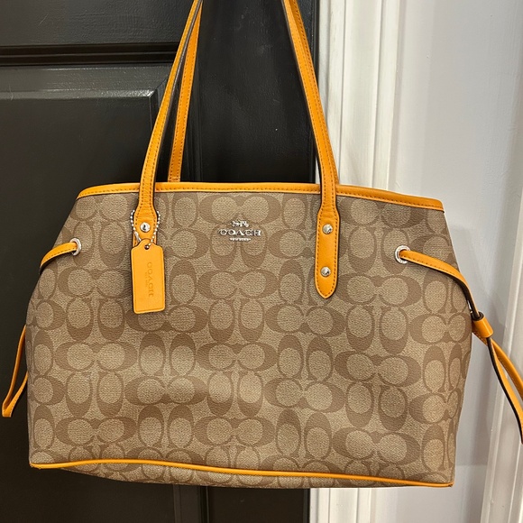 Coach Signature Carryall - Picture 1 of 4